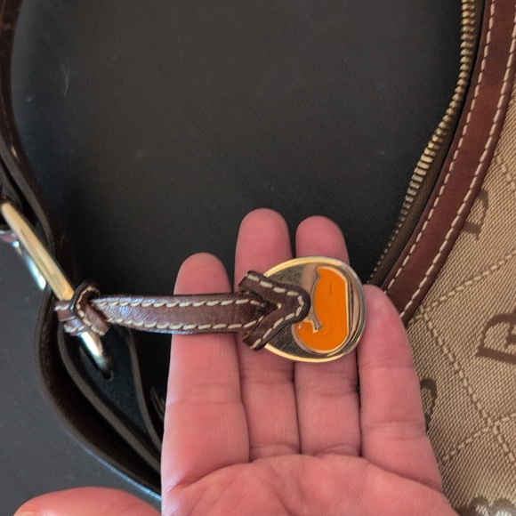 Dooney and Bourke Monogram shoulder bag - Picture 4 of 5